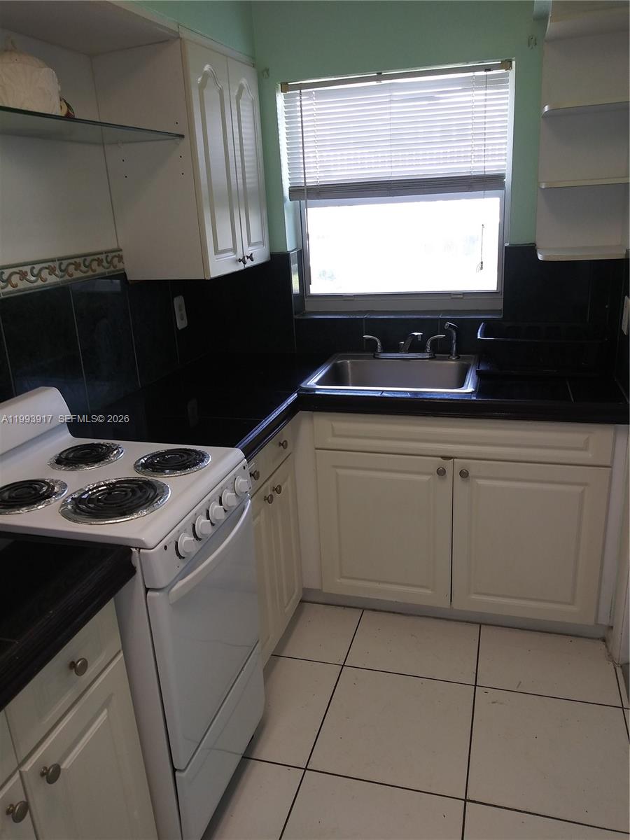 ELDORADO COUNTRY CLUB TOW - Residential Lease