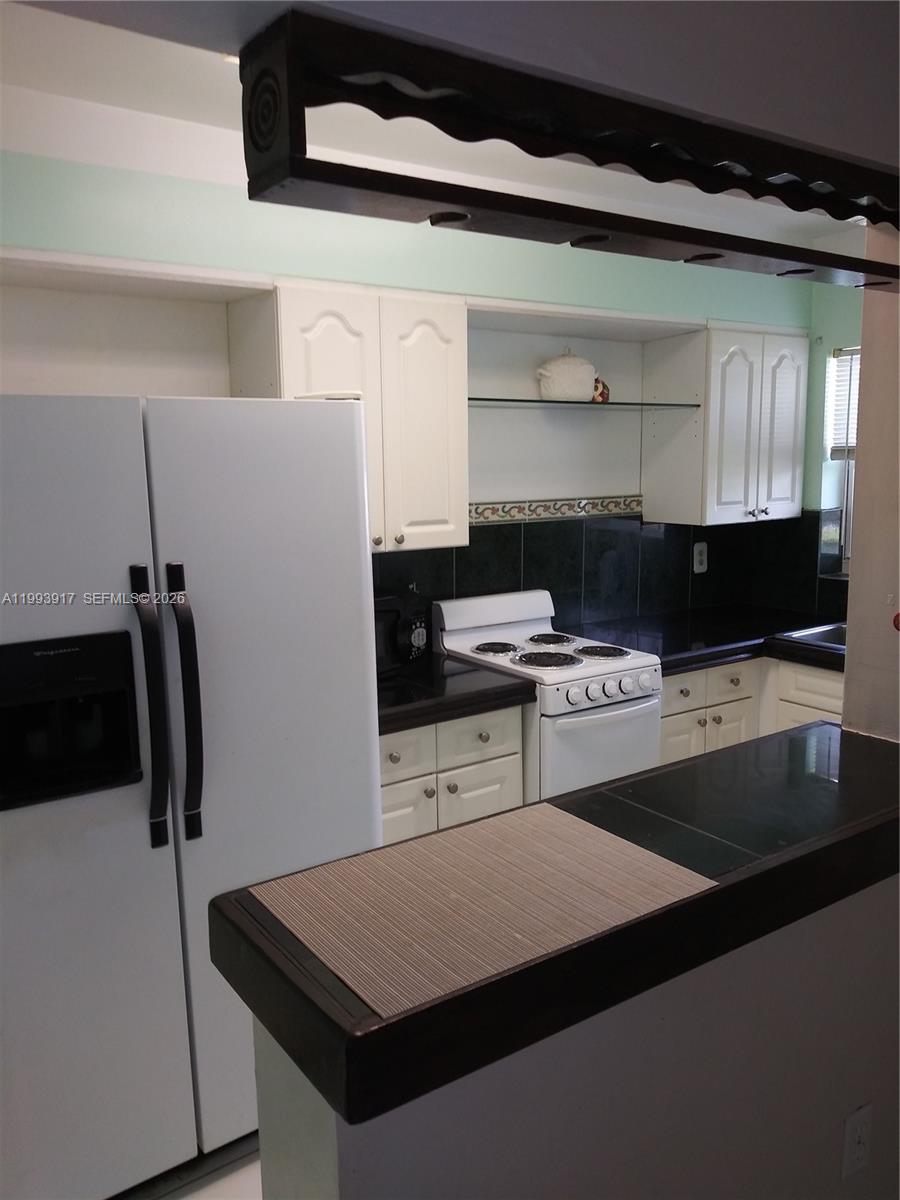 ELDORADO COUNTRY CLUB TOW - Residential Lease