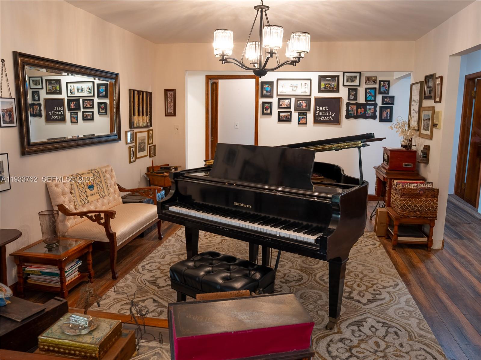 THE LINKS - Residential