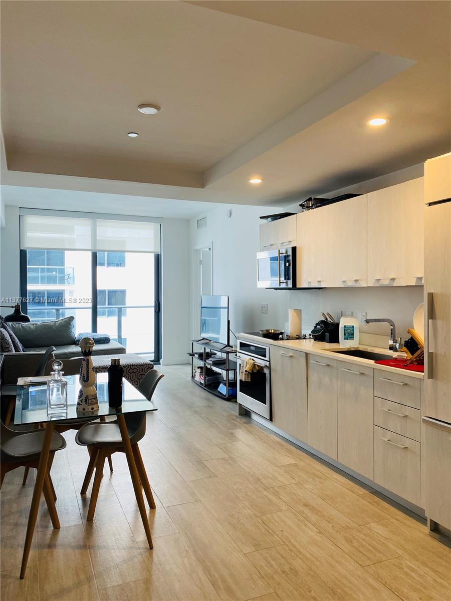 Highly desired building in the heart of Brickell, right next to Mary Brickell Village and Brickell City center. The apartment oversees the city and has 2 bathrooms, one in the master bedroom and another one outside for your guests, washer and dryer in the unit, top pf the line appliances, blackouts in all the windows and custom closet.
WIFI and basic cable are included in the rent. Available: May 6th.