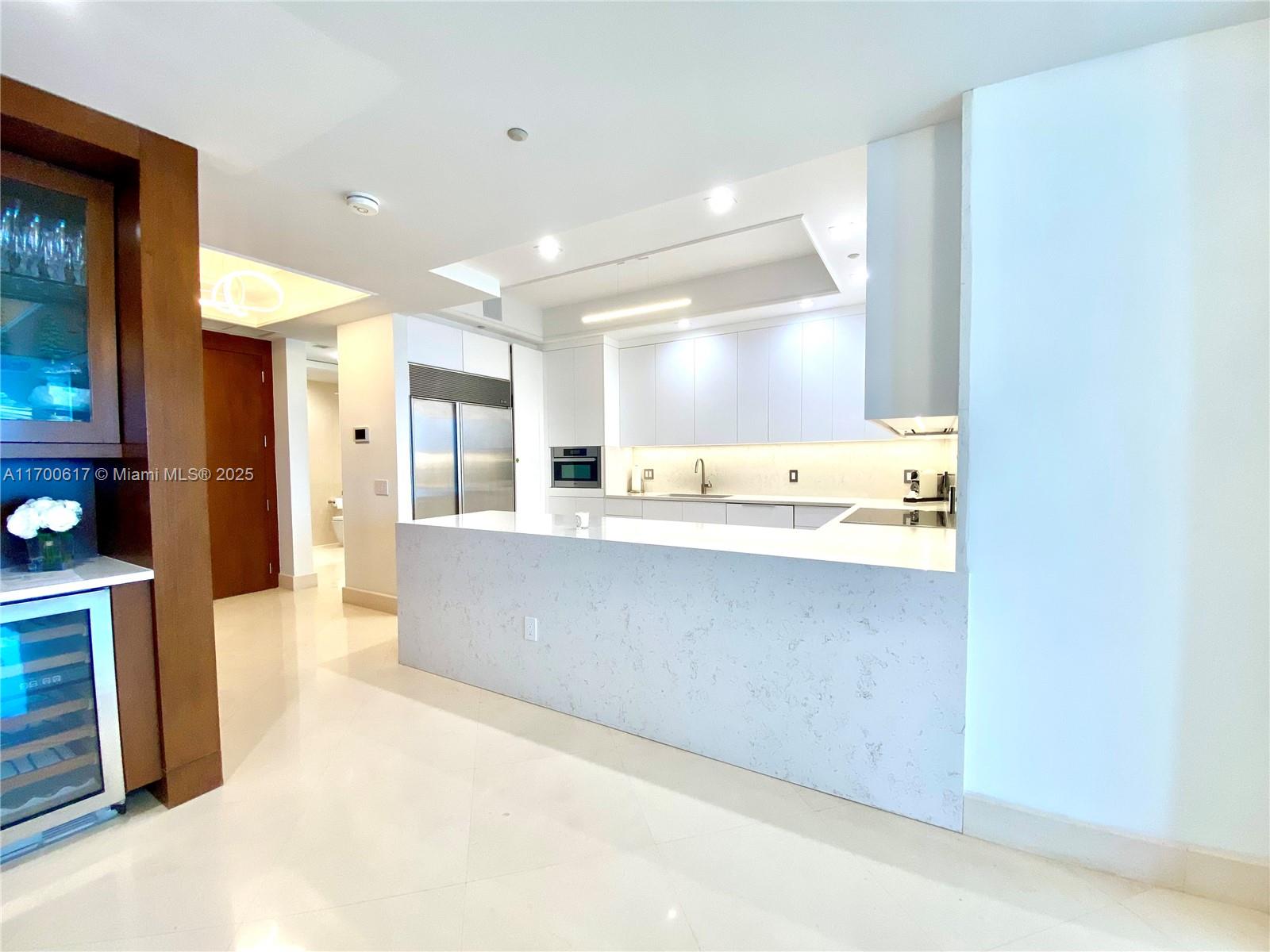 100 S Pointe Dr 1207