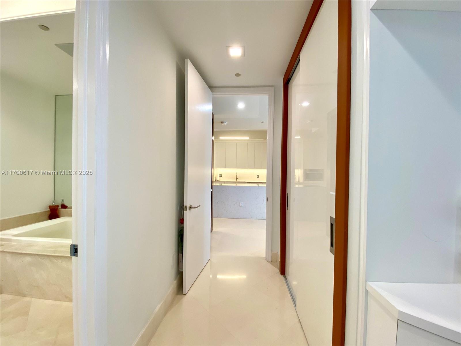 CONTINUUM ON SOUTH BEACH - Residential