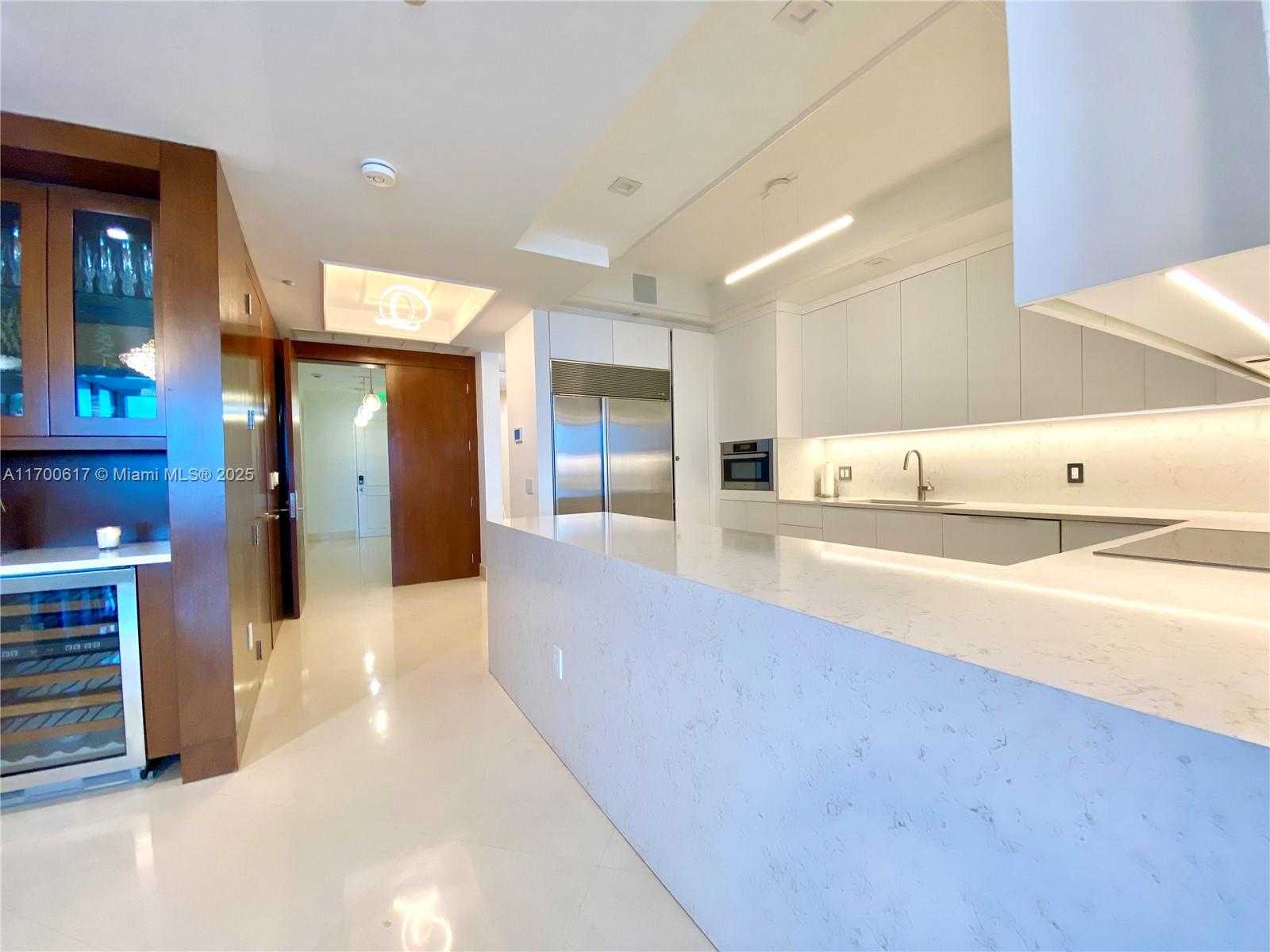 CONTINUUM ON SOUTH BEACH - Residential