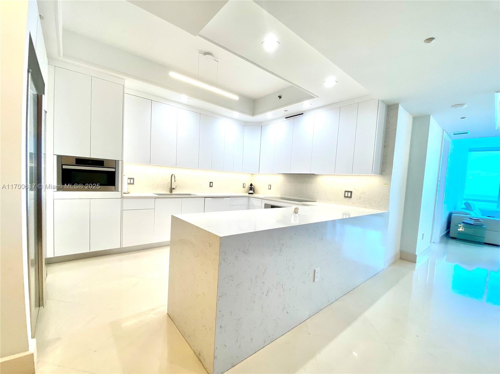 100 S Pointe Dr 1207