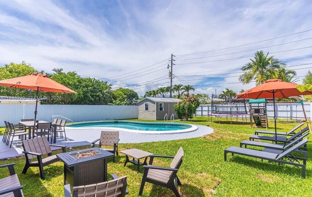 Photo of 211 SE 3rd St, Dania Beach, FL 33004 (MLS # A11948220)