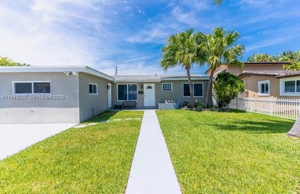 Photo of 211 SE 3rd St, Dania Beach, FL 33004 (MLS # A11948220)