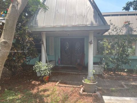 Single Family Residence in Pompano Beach FL 3260 Lakeview Dr Dr.jpg