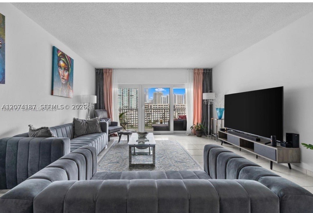 300 Bayview Dr 807