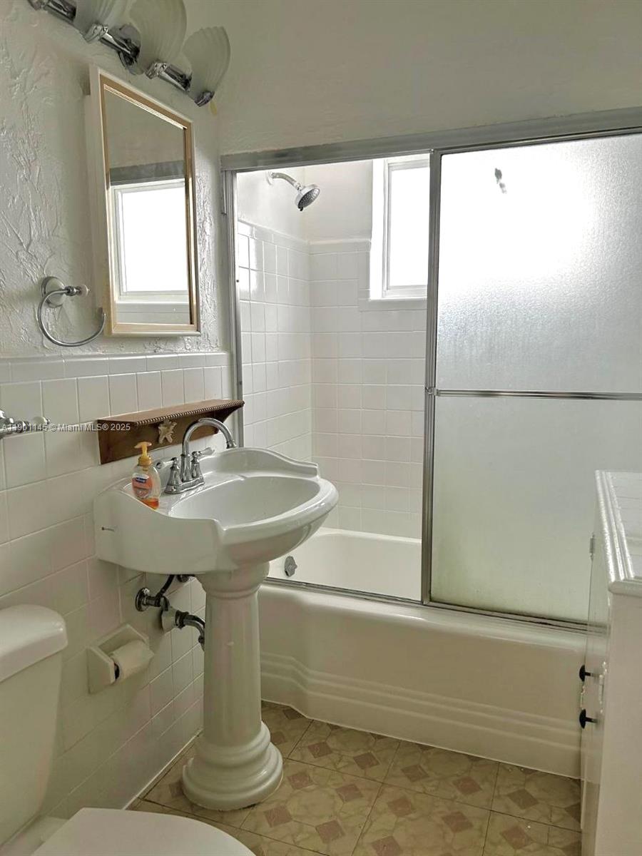 LAUDERDALE VILLAS - Residential Lease