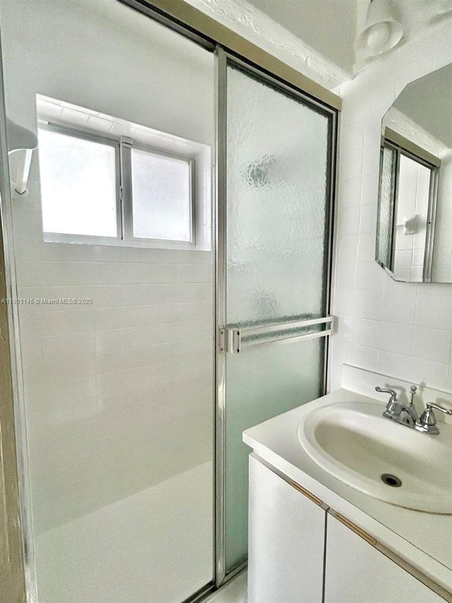 LAUDERDALE VILLAS - Residential Lease