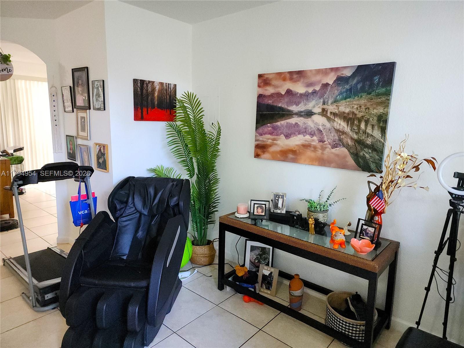 FIJI CONDO NO 3 - Residential