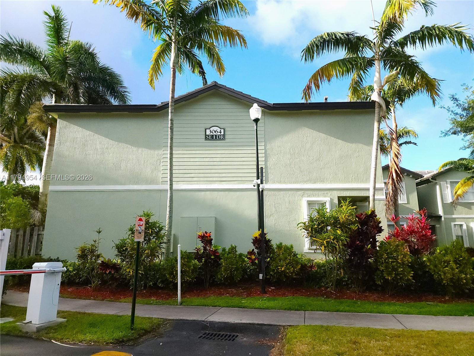 FIJI CONDO NO 3 - Residential