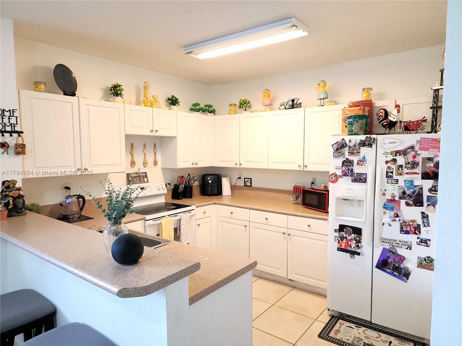 FIJI CONDO NO 3 - Residential