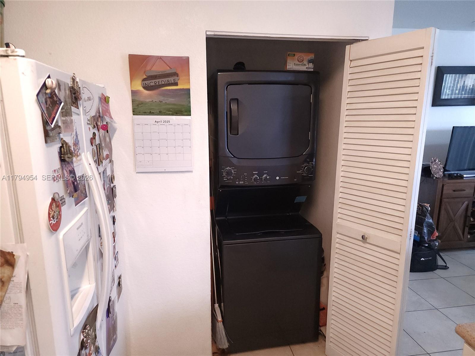 FIJI CONDO NO 3 - Residential