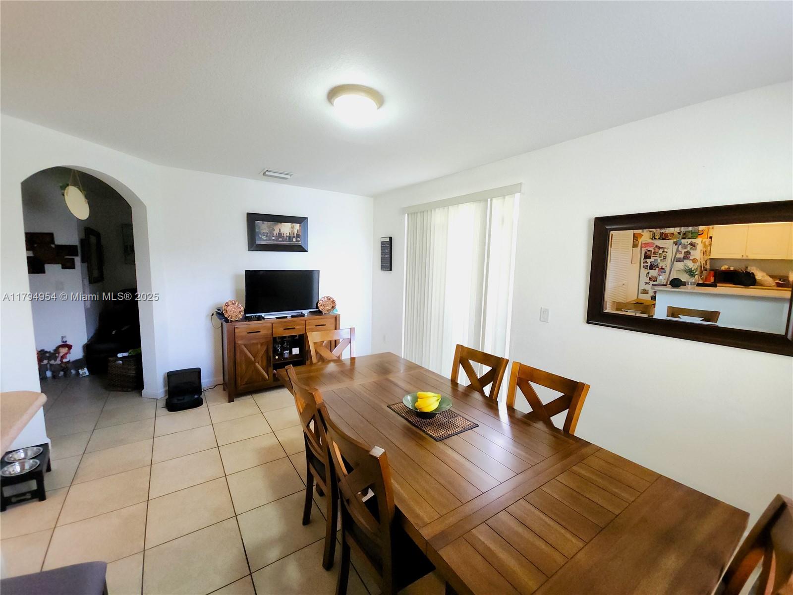 FIJI CONDO NO 3 - Residential