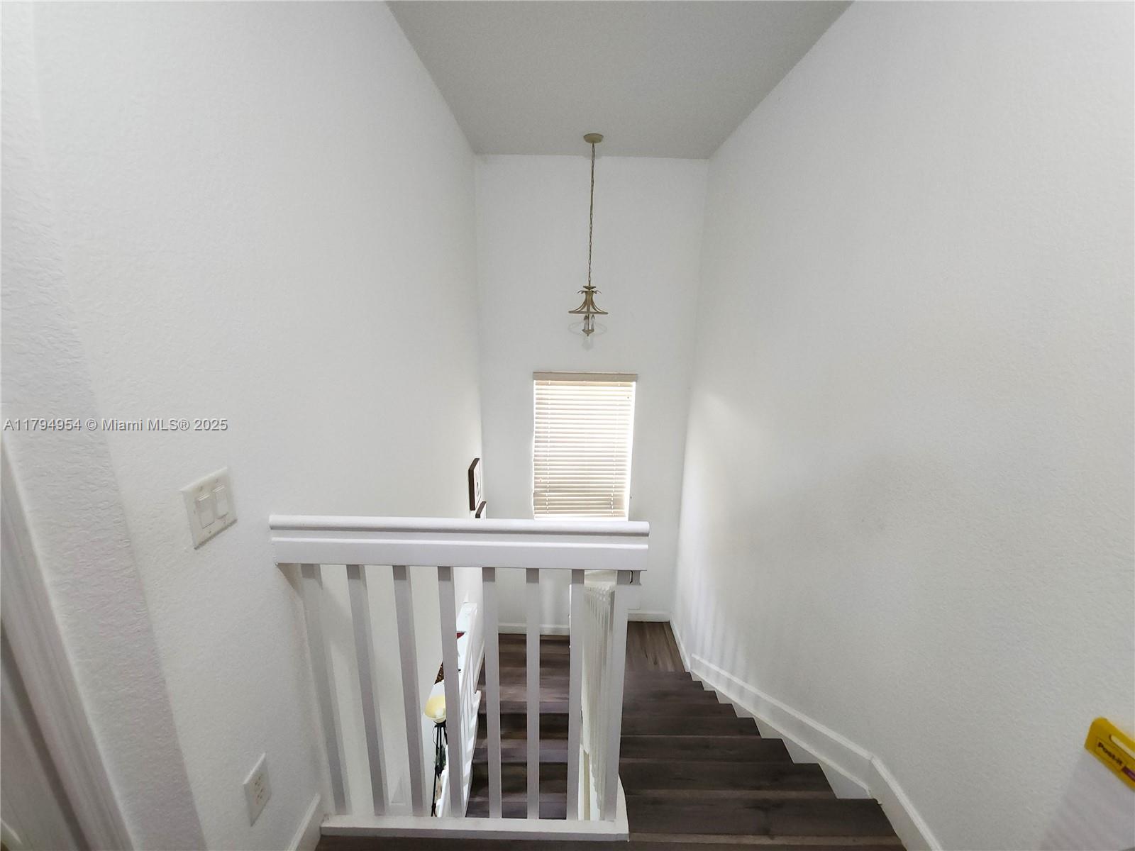 FIJI CONDO NO 3 - Residential