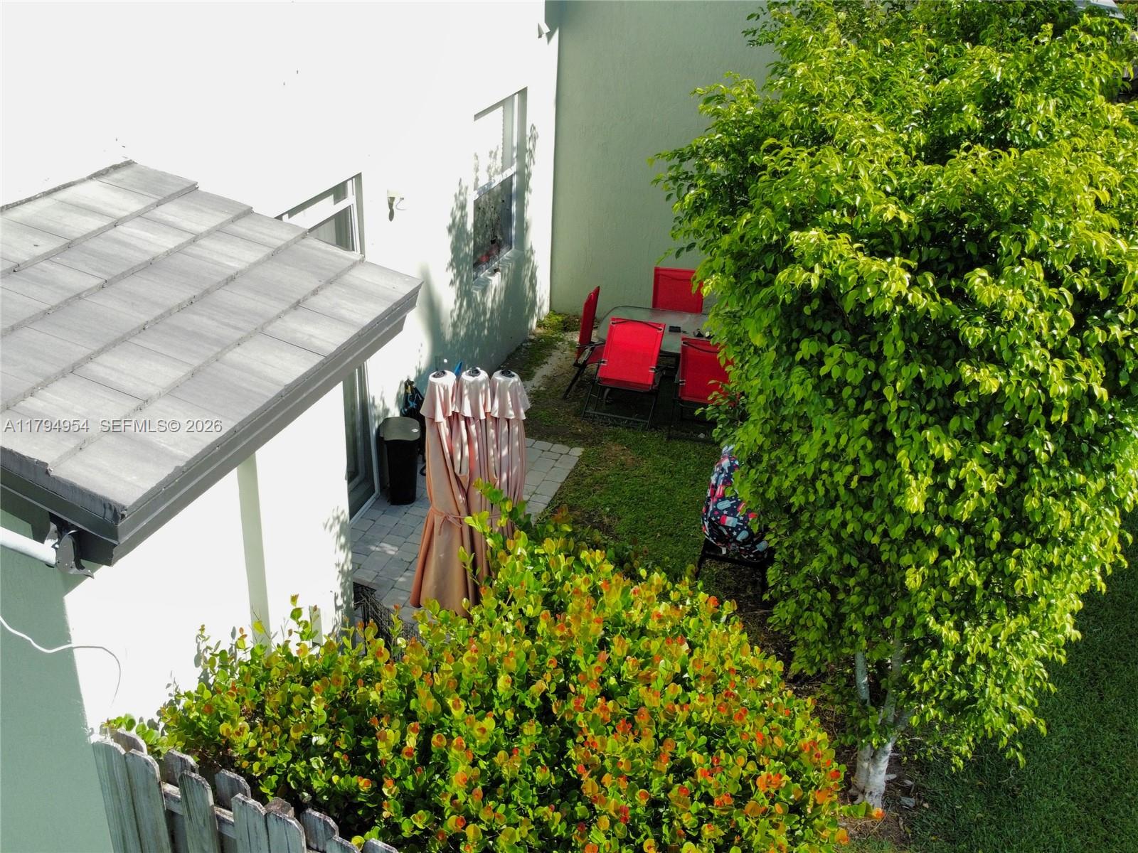 FIJI CONDO NO 3 - Residential