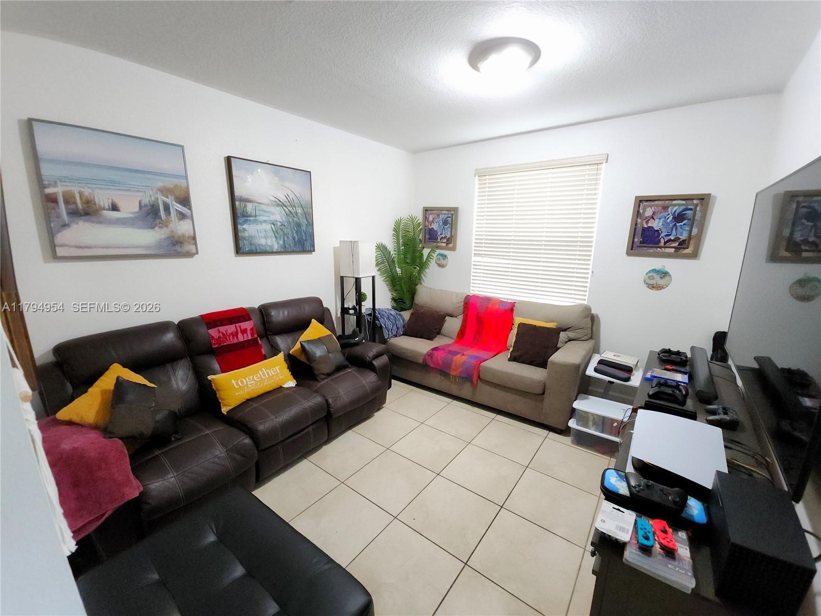 FIJI CONDO NO 3 - Residential