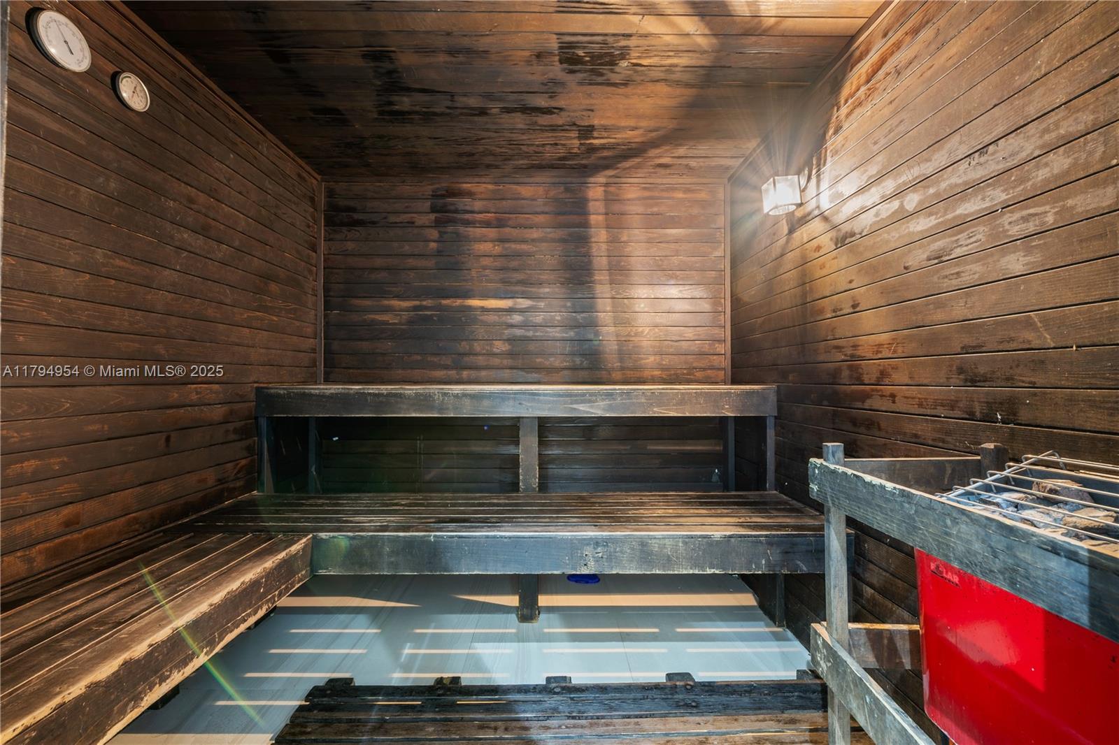 FIJI CONDO NO 3 - Residential