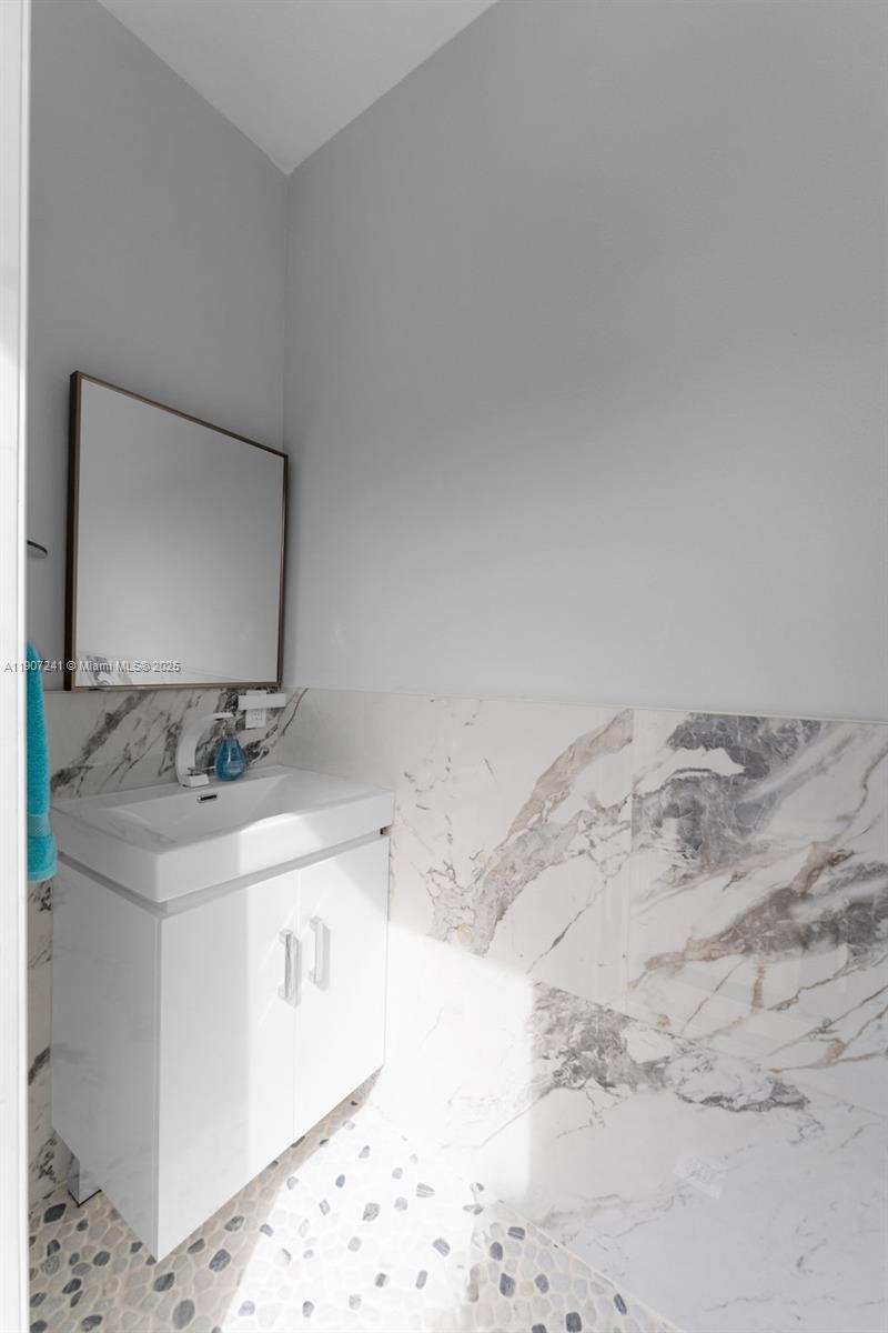 A H AT TURNPIKE SOUTH SEC - Residential