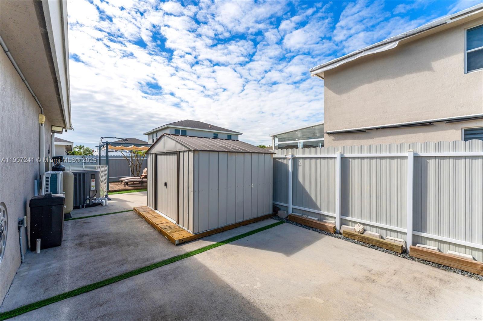 A H AT TURNPIKE SOUTH SEC - Residential