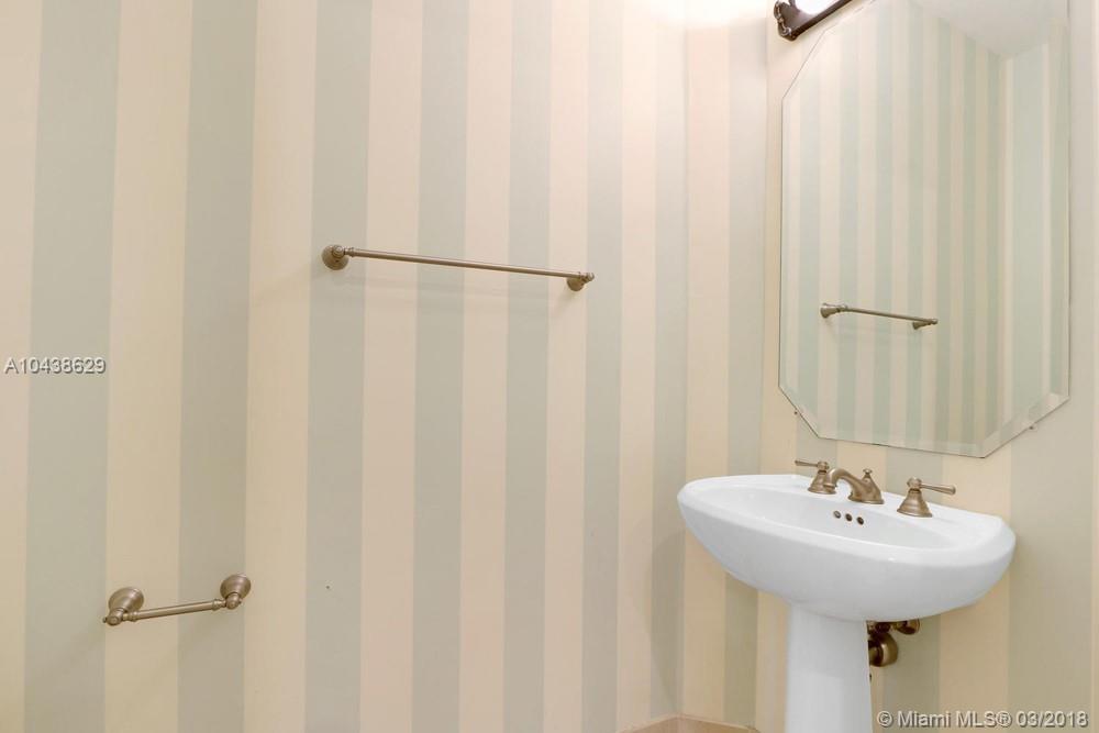 CIELO TOWNHOMES AT SHOPS - Residential Lease