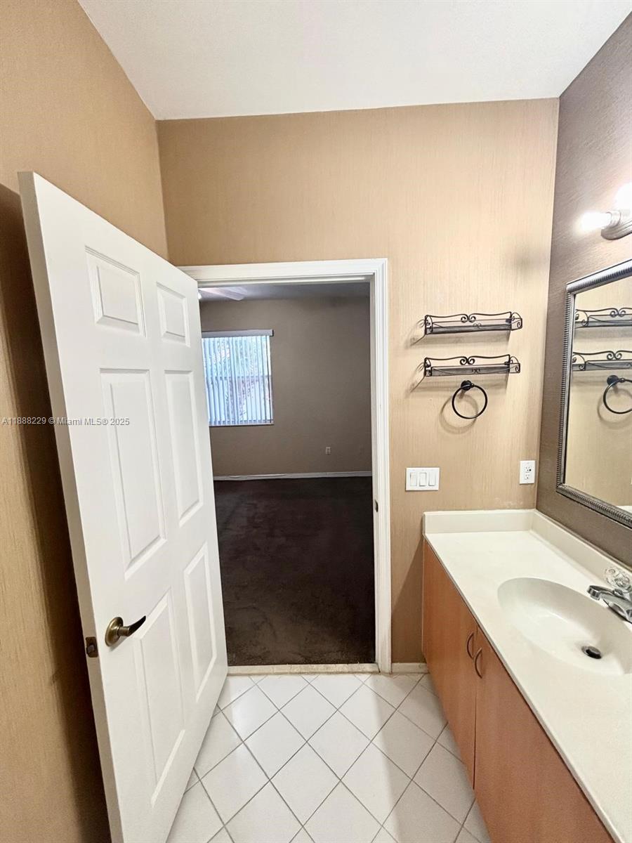 OAKLAND LAKES - Residential