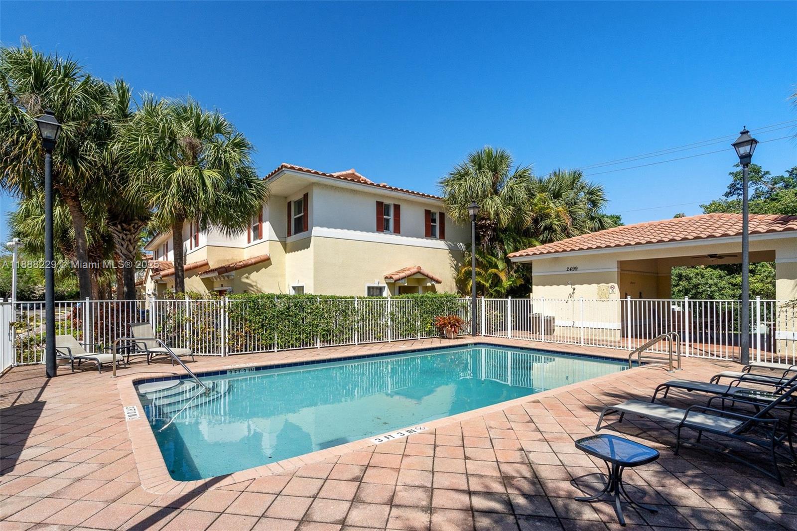 OAKLAND LAKES - Residential