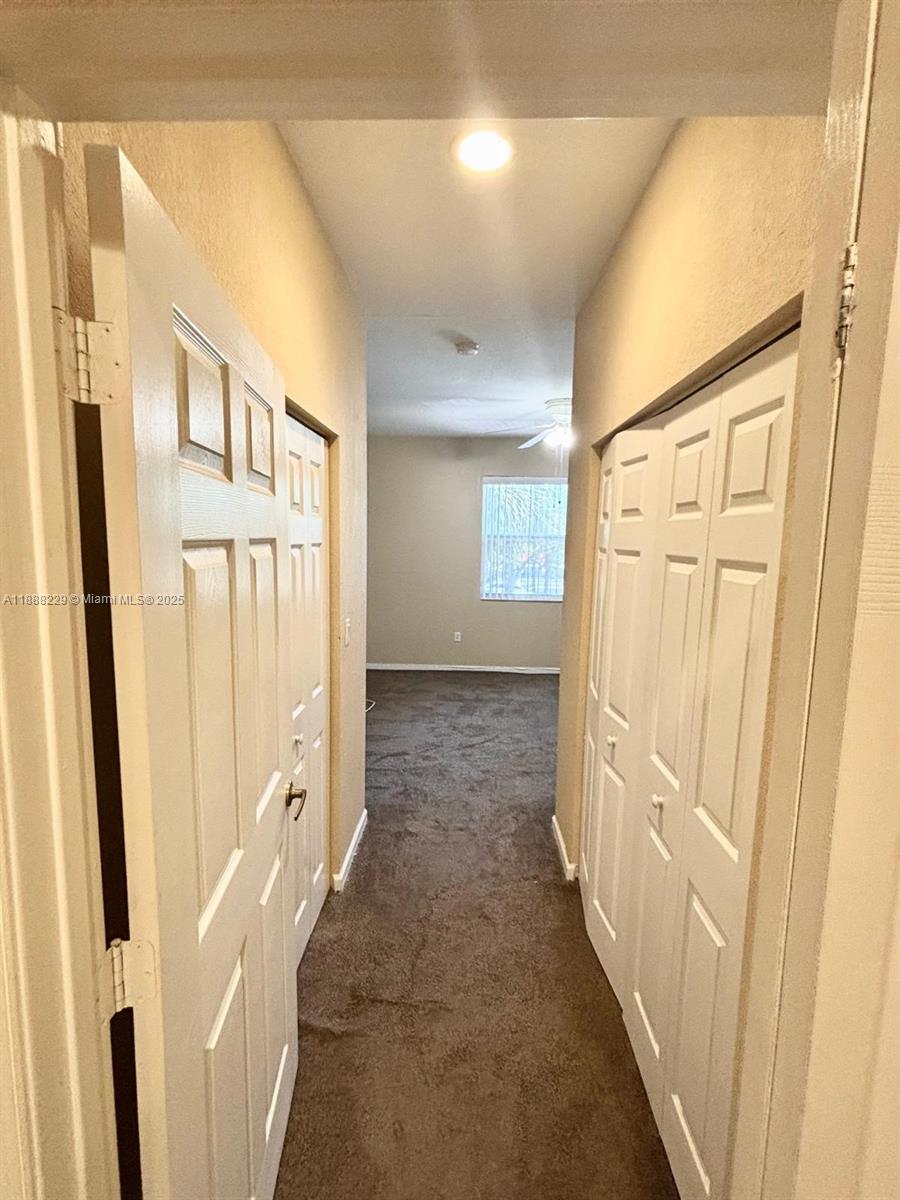 OAKLAND LAKES - Residential
