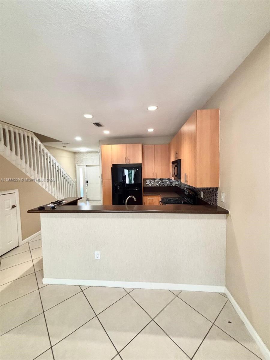 OAKLAND LAKES - Residential
