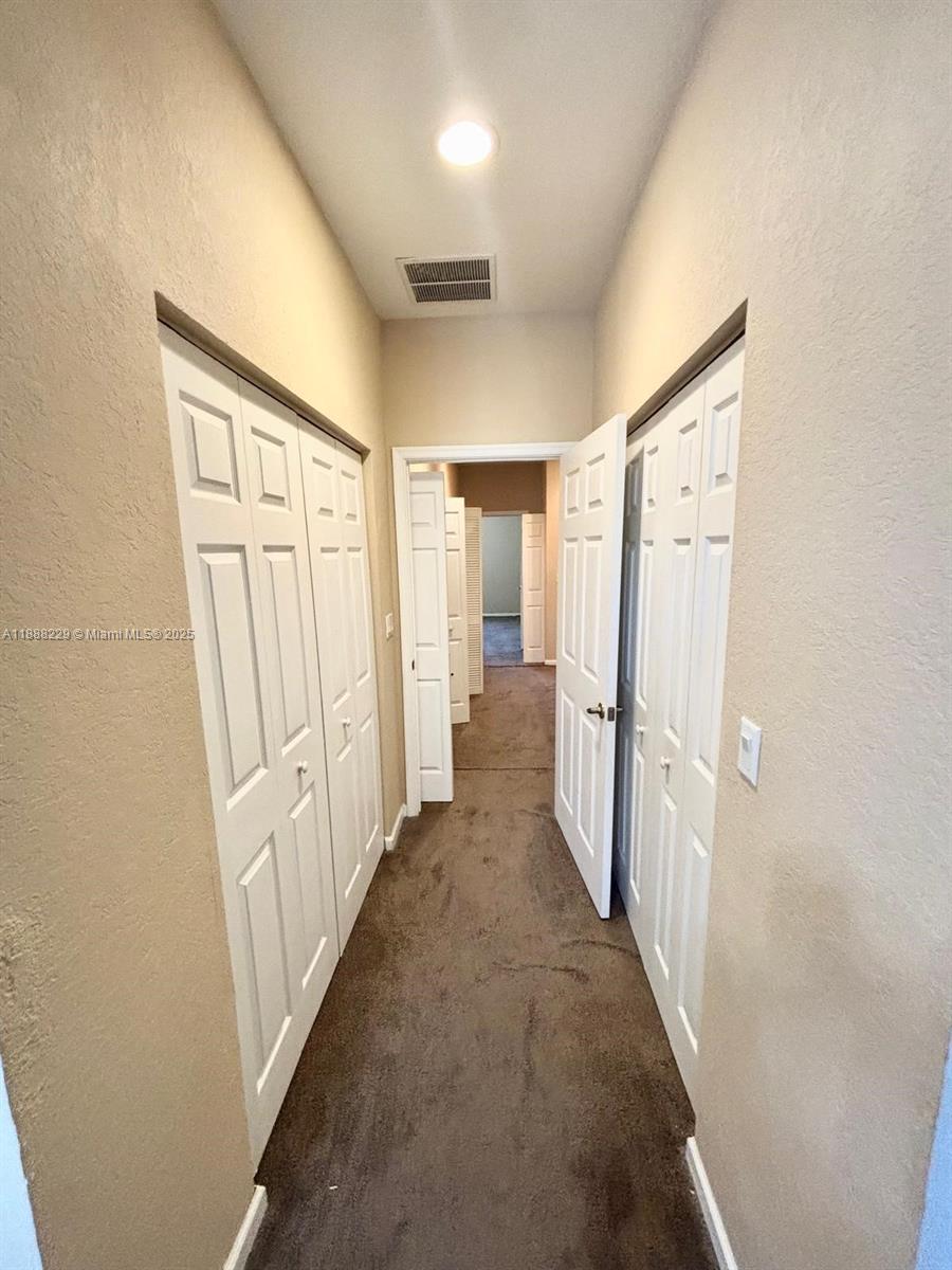 OAKLAND LAKES - Residential