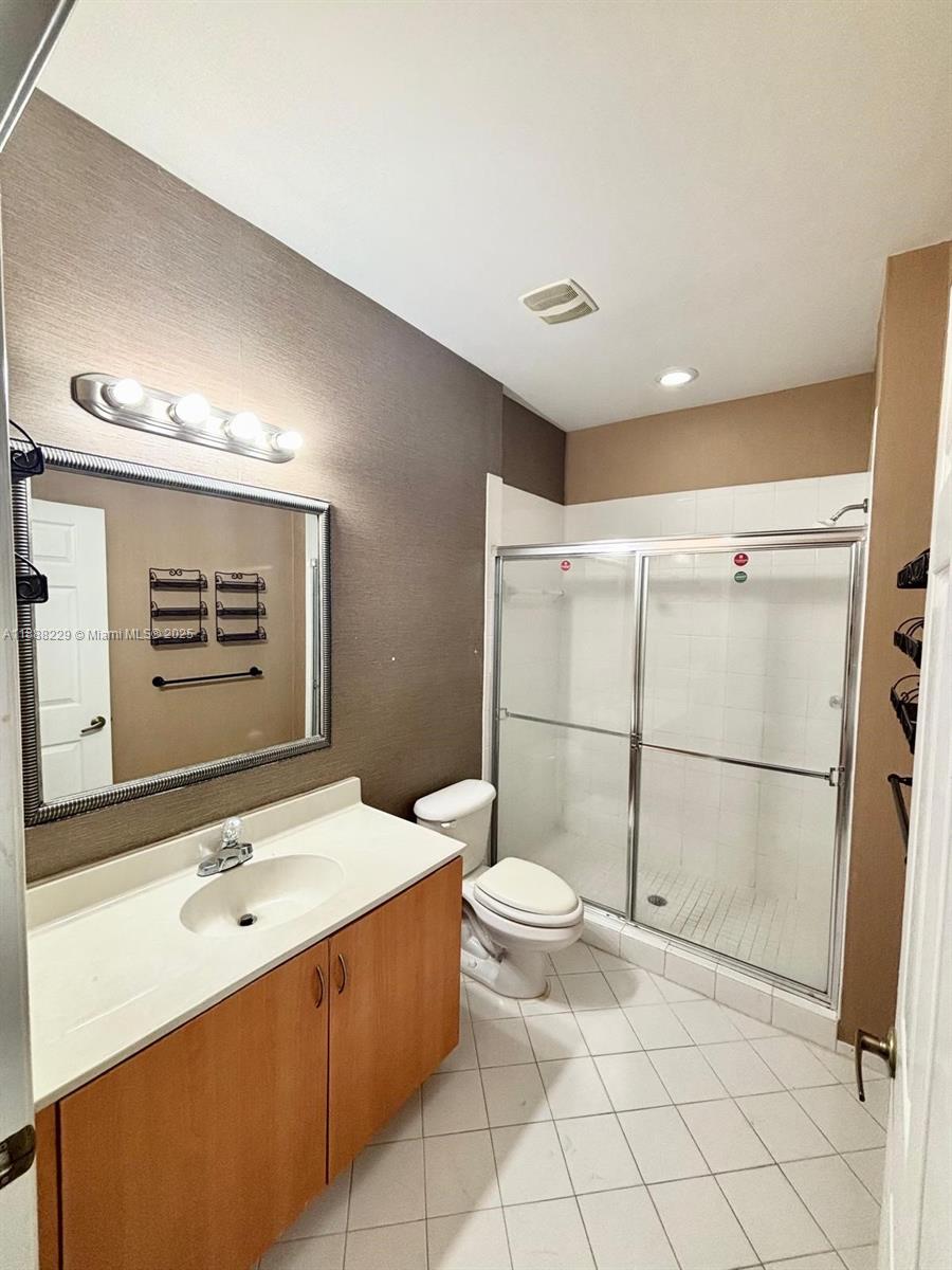 OAKLAND LAKES - Residential