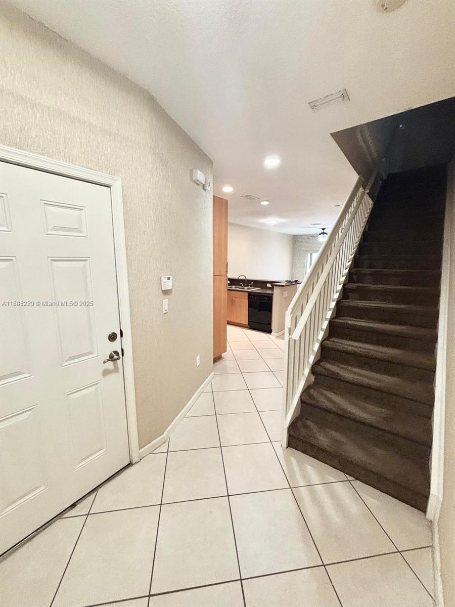 OAKLAND LAKES - Residential