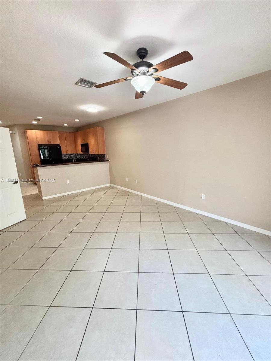 OAKLAND LAKES - Residential