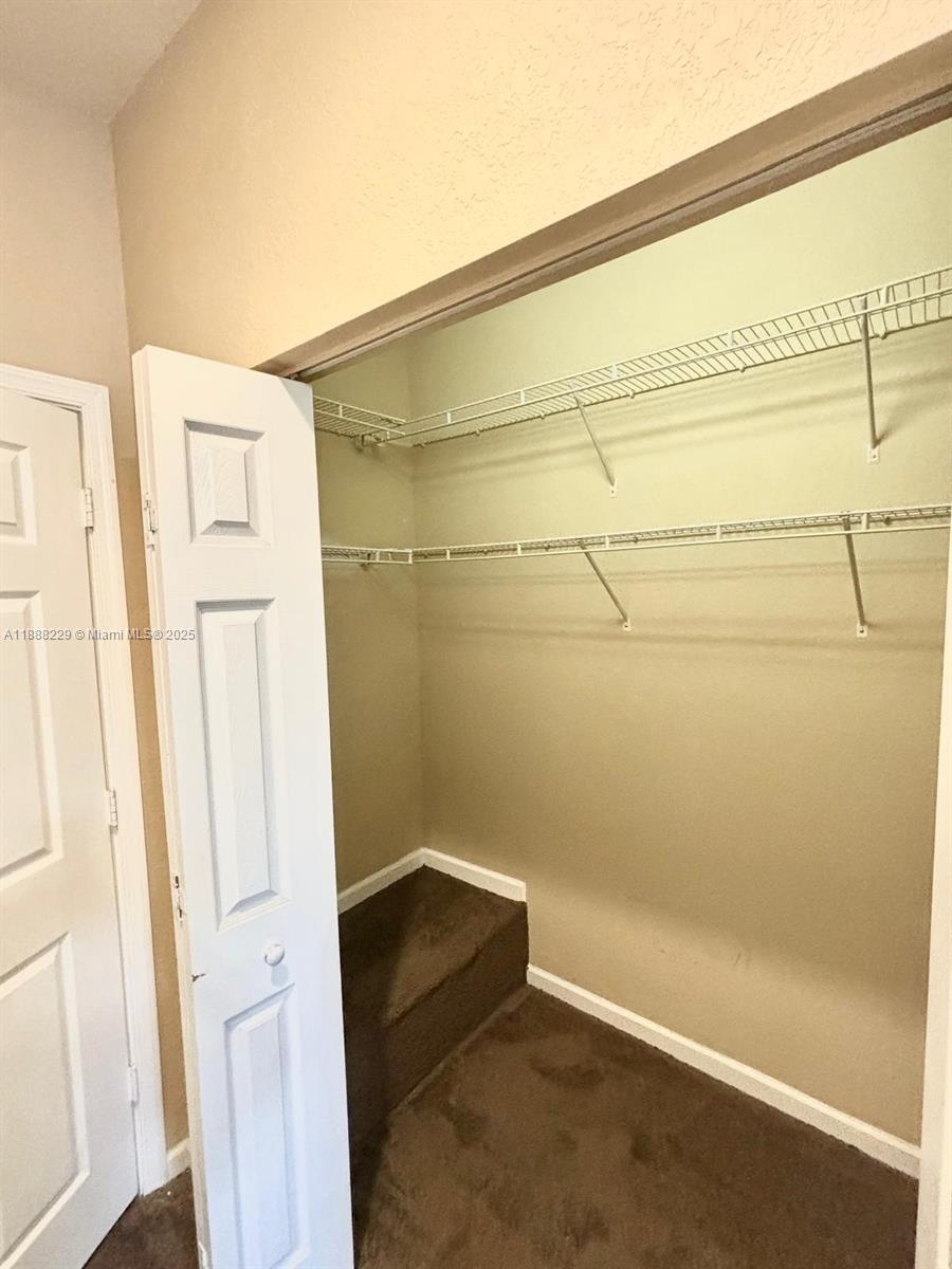 OAKLAND LAKES - Residential