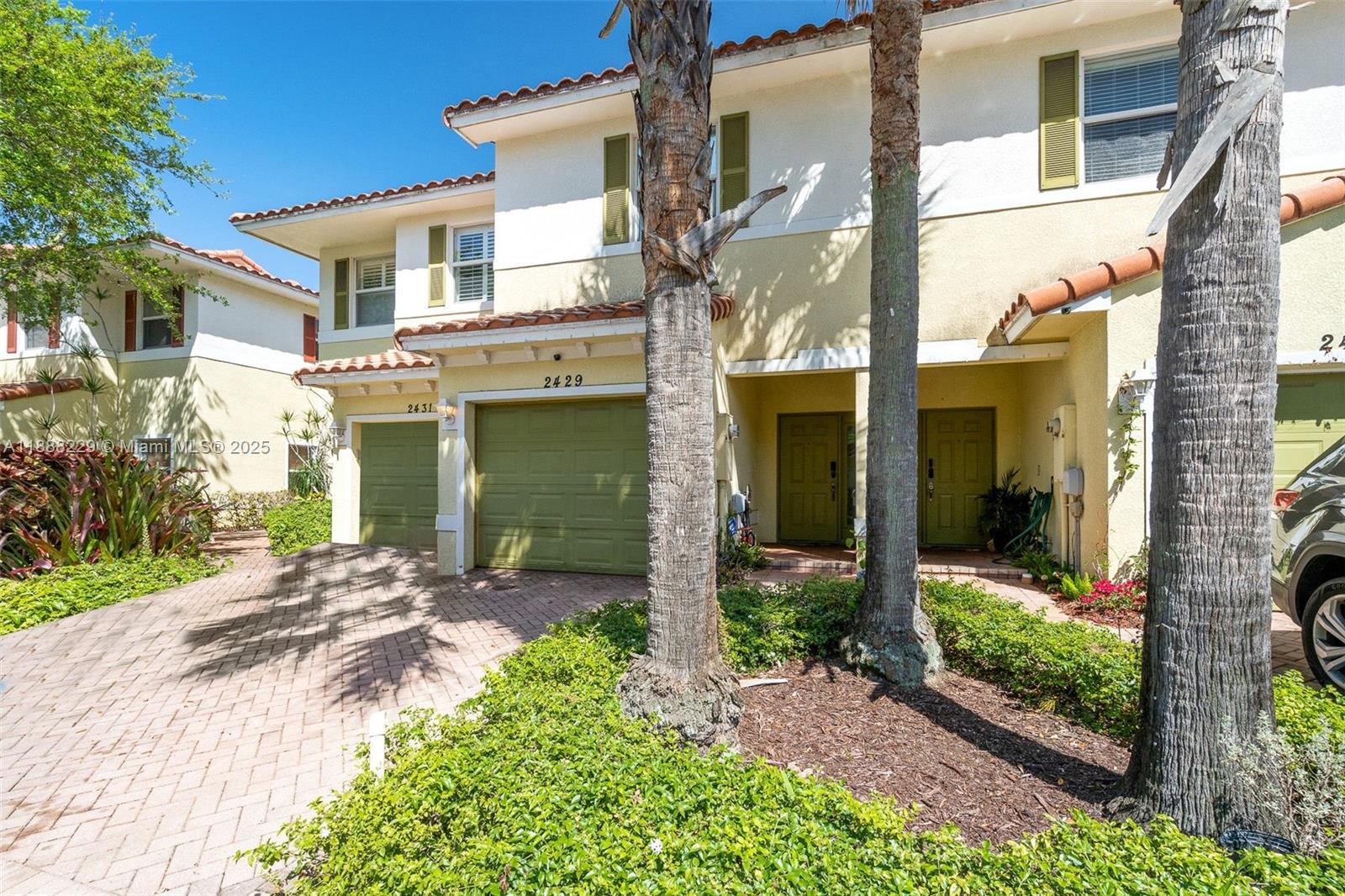 OAKLAND LAKES - Residential
