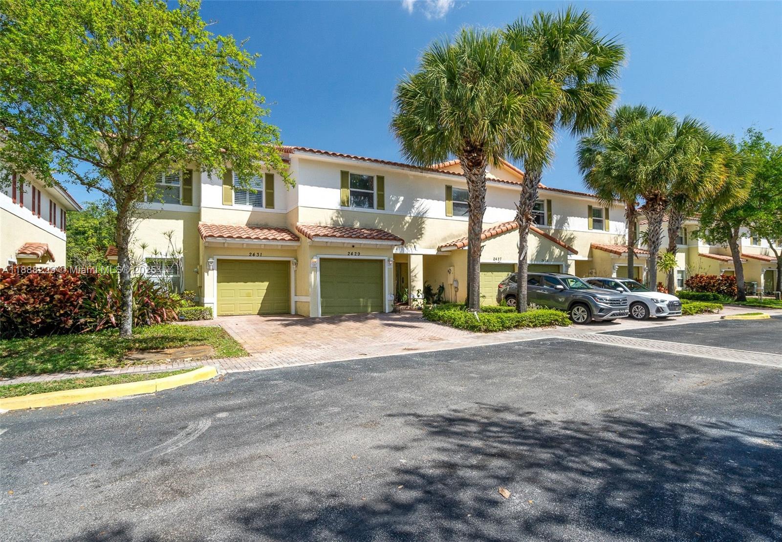 OAKLAND LAKES - Residential