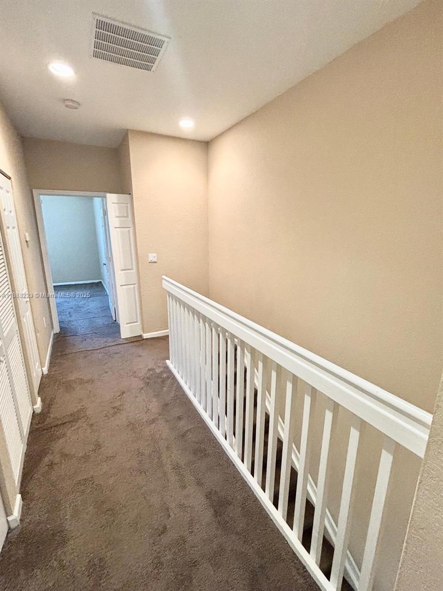 OAKLAND LAKES - Residential