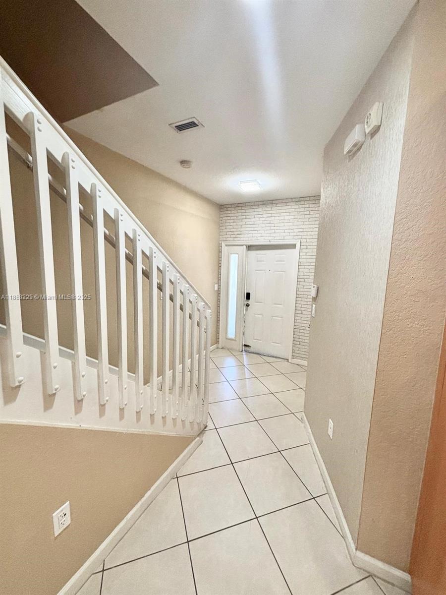 OAKLAND LAKES - Residential