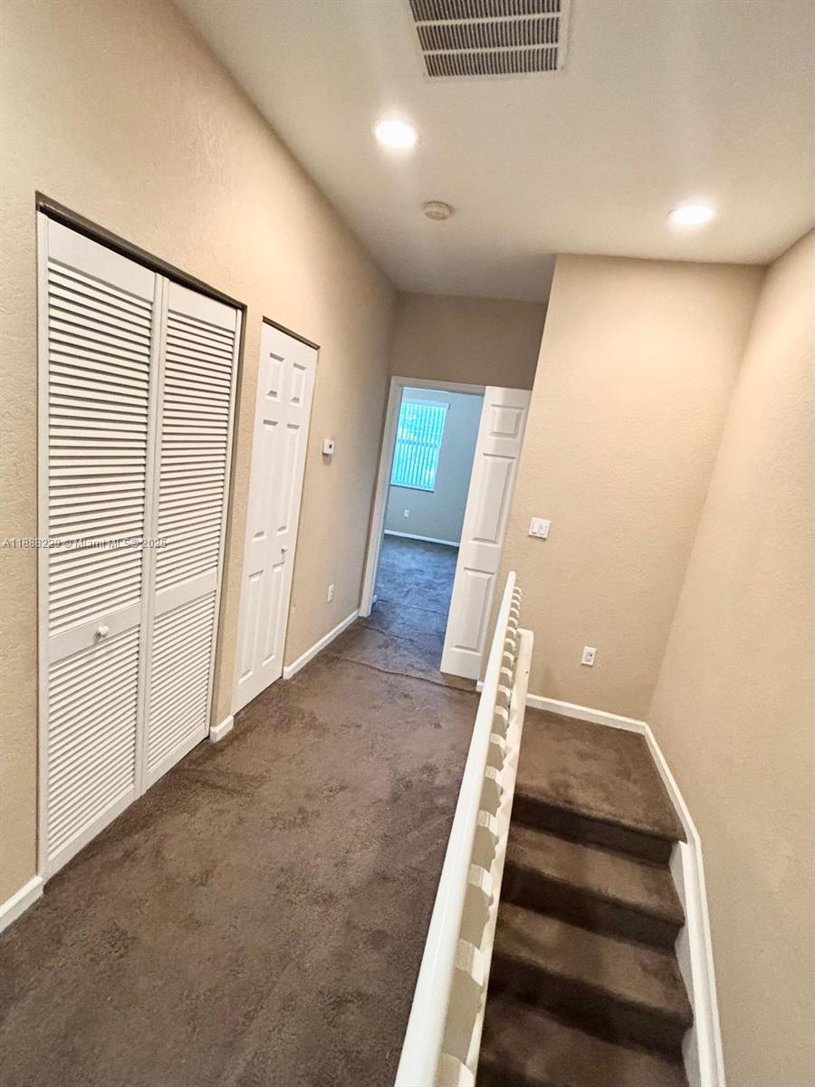 OAKLAND LAKES - Residential