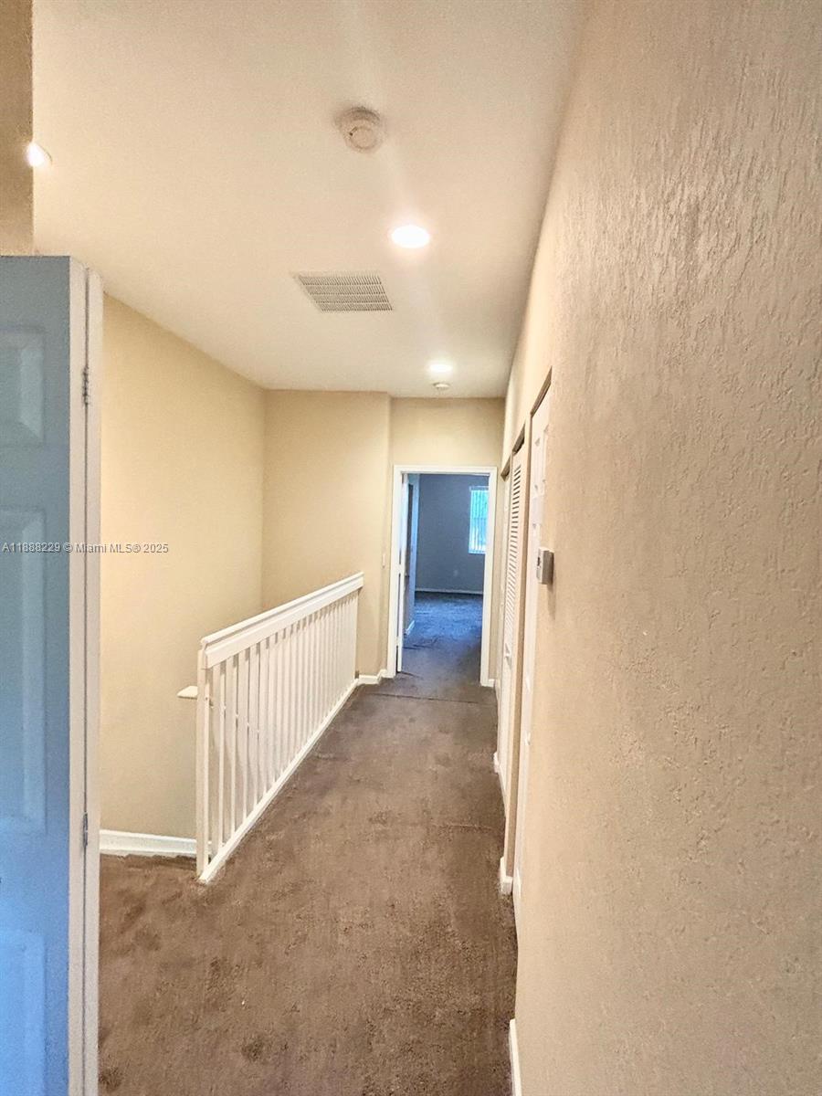 OAKLAND LAKES - Residential