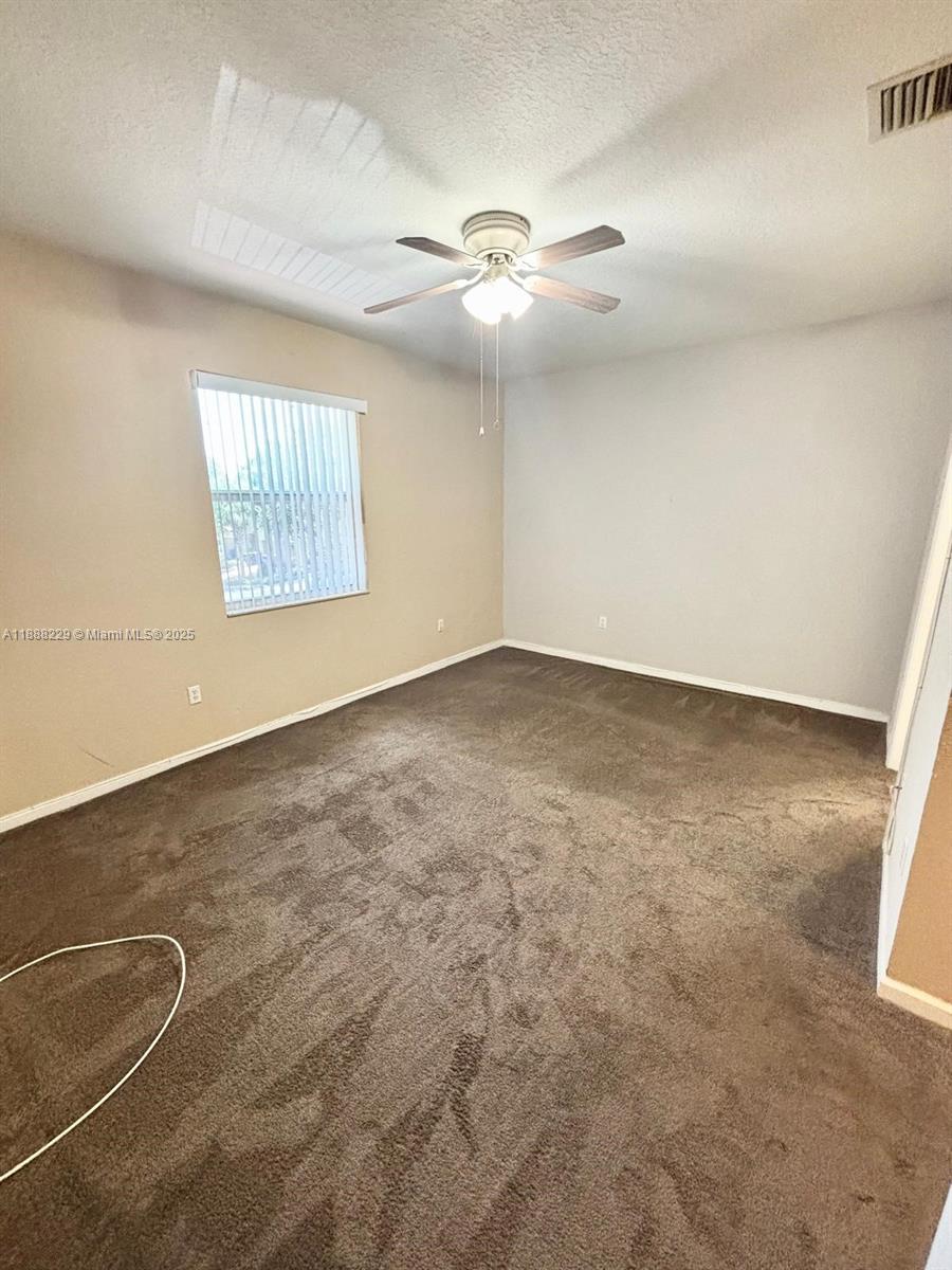 OAKLAND LAKES - Residential