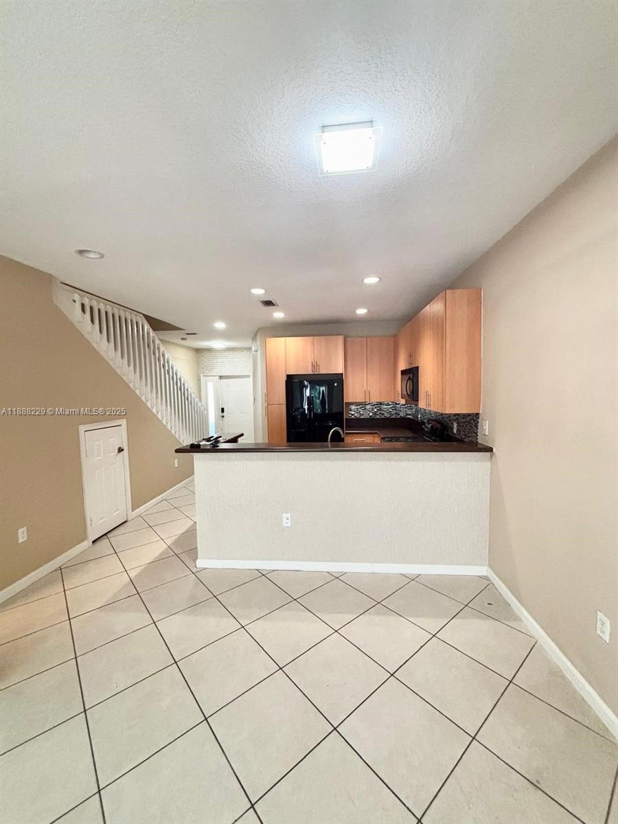 OAKLAND LAKES - Residential