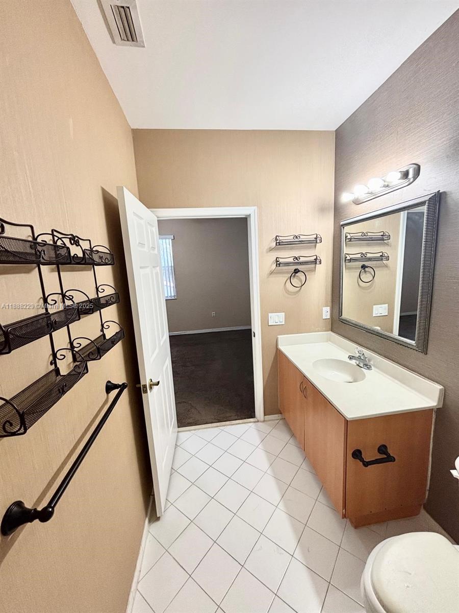 OAKLAND LAKES - Residential
