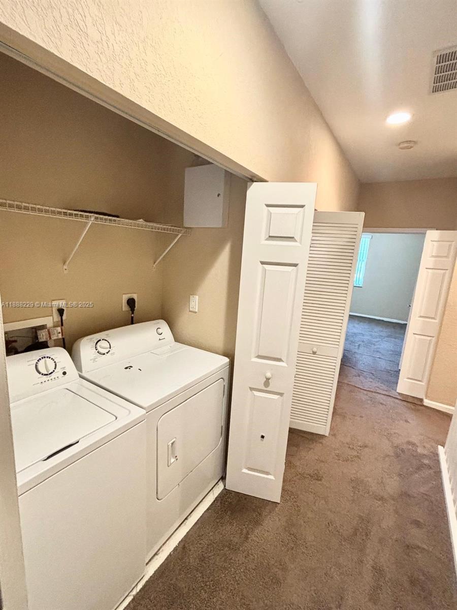 OAKLAND LAKES - Residential