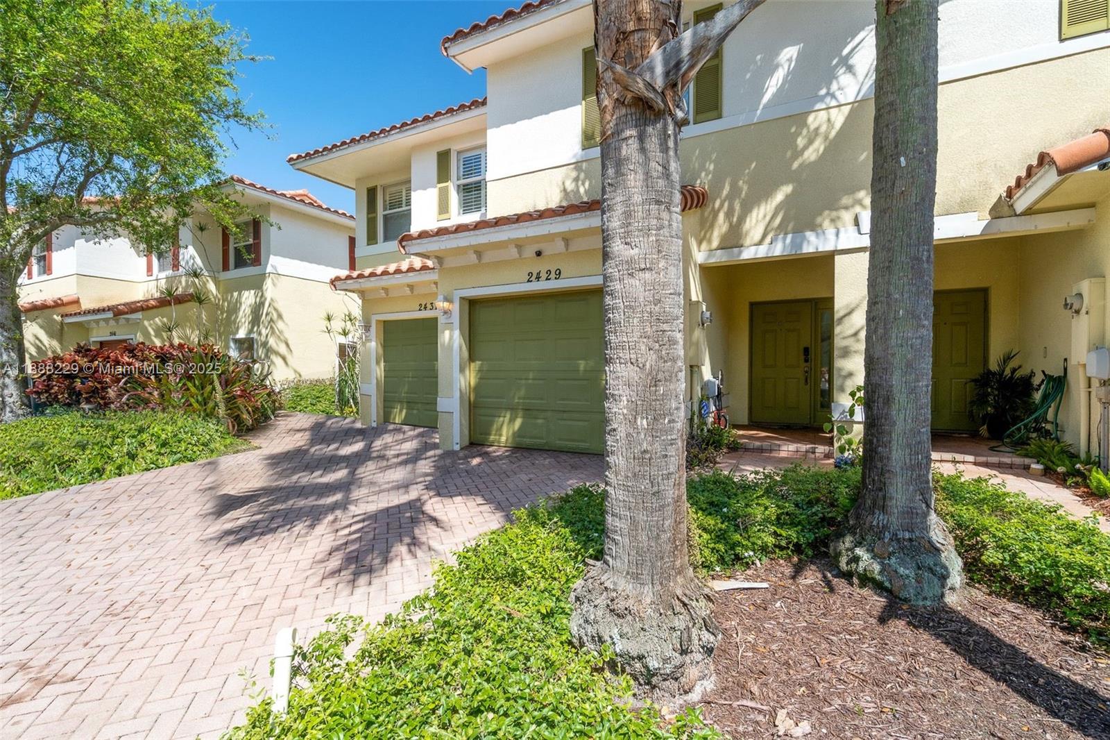 OAKLAND LAKES - Residential