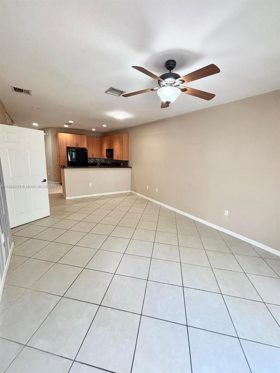 OAKLAND LAKES - Residential