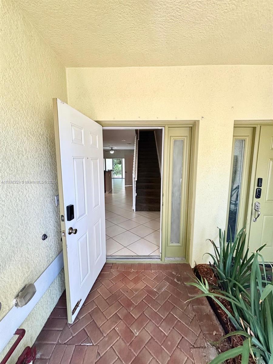 OAKLAND LAKES - Residential