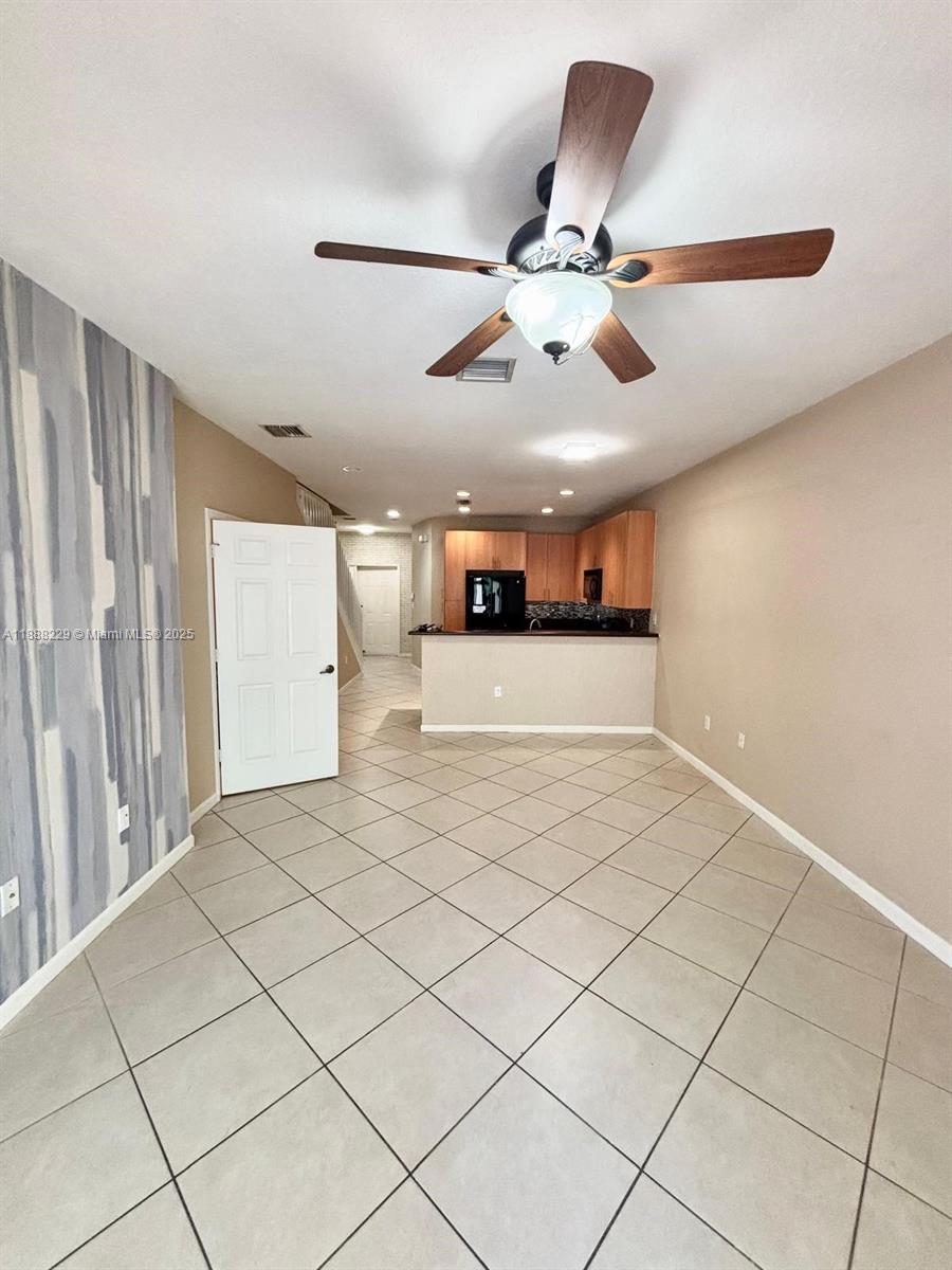 OAKLAND LAKES - Residential