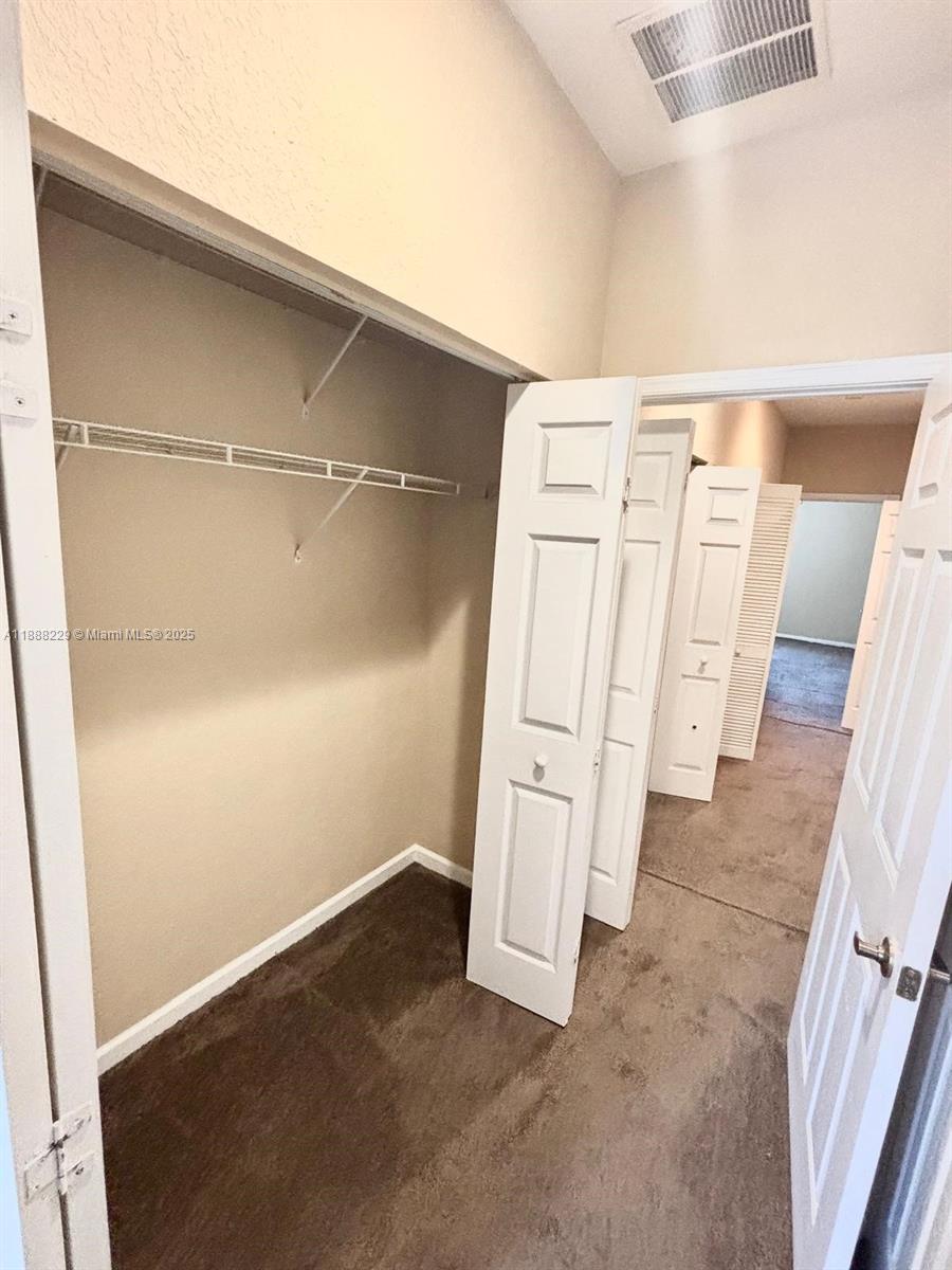 OAKLAND LAKES - Residential